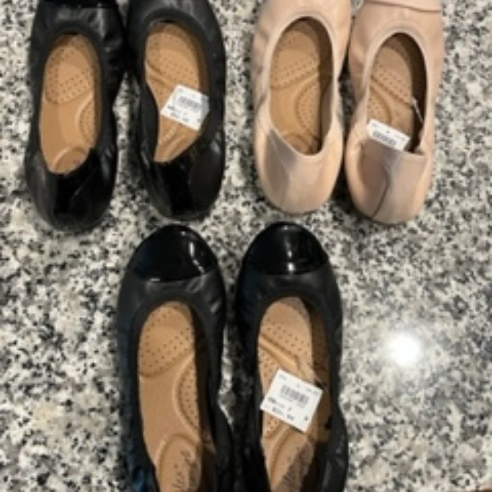 Lot of 3 DEXFLEX COMFORT shoes. Size 7W. NWT CLAIRE SCRUNCH TAN BALLET FLATS